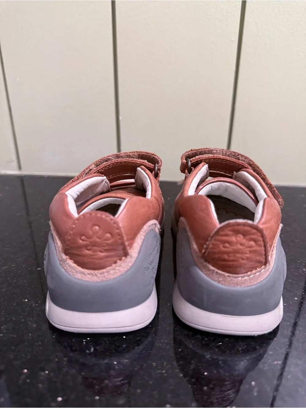 Biomecanics Kids Leather Hook-and-Loop Sneakers in Rust Brown size 22/ or 6 - Picture 4 of 10